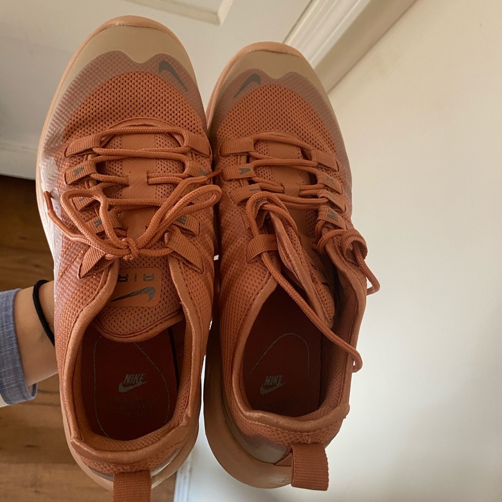 Air max axis